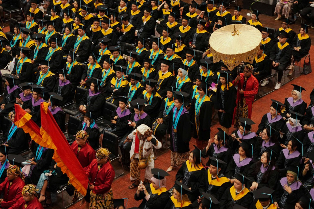 UK Maranatha Rayakan Puncak Prestasi: 36 Mahasiswa Raih Predikat Cum Laude IPK Sempurna 4.00 di Sidang Senat 2026