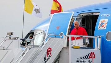 Momen Tak Terduga: Paus Leo XIV Terpaksa Kembali ke Terminal Bandara Tenerife Akibat Kendala Teknis Pesawat