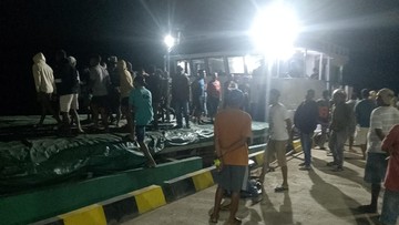 Tragedi Laut Maluku: Speedboat Tenggelam Dihantam Gelombang, Tujuh Penumpang Hilang Tak Ditemukan