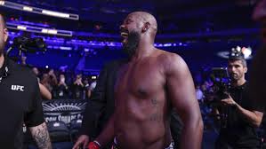 Sorotan Kamera Tertuju pada Jon Jones dan Kalung 'GOAT' Saat Saksikan Duel TKO Ciryl Gane di UFC