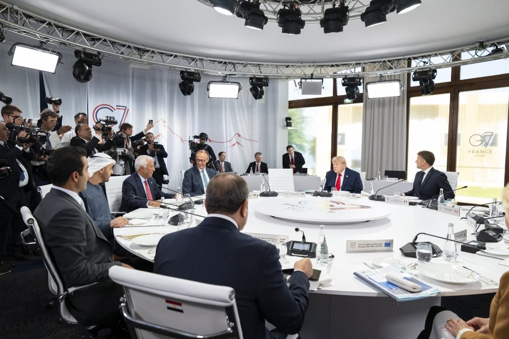 KTT G7 berlangsung pada 16 Juni 2026 di Evian, Prancis, dengan para pemimpin negara anggota berkumpul dalam pertemuan meja bundar untuk membahas isu-isu utama global, termasuk stabilitas kawasan, keamanan internasional, dan kerja sama ekonomi./X-MohamedBinZayed