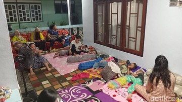 Dampak Psikologis Gempa M 6,7, Warga Palu Pilih Bertahan di Luar Rumah Demi Keamanan