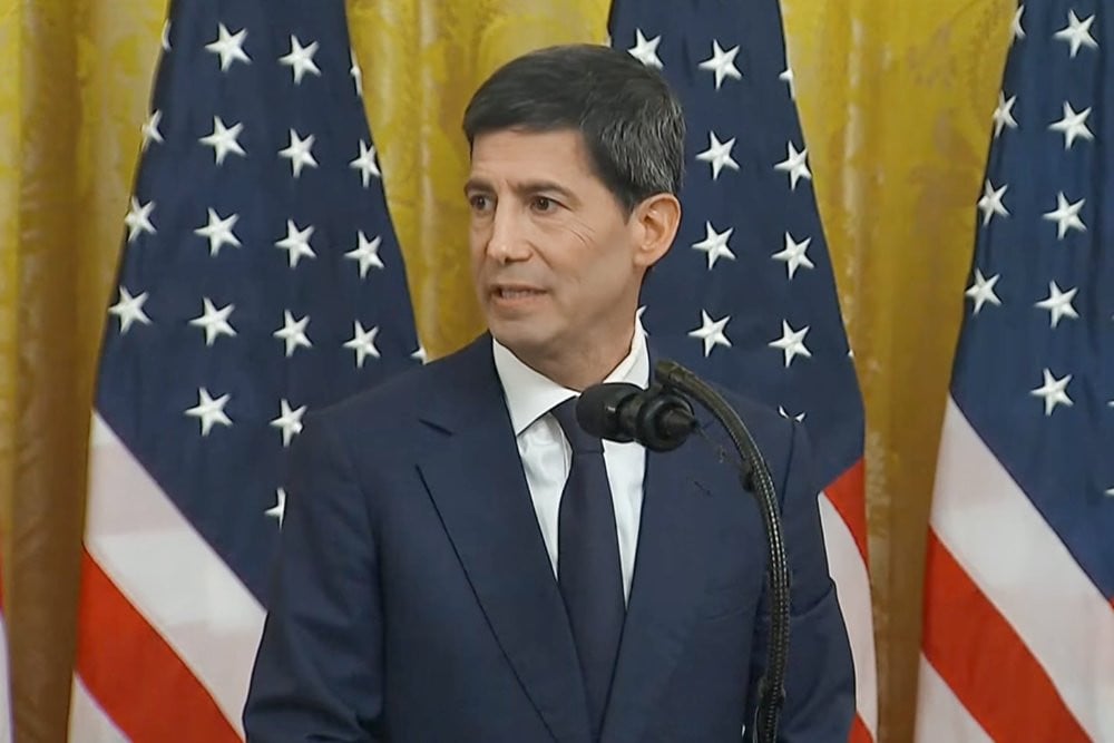 Kevin Warsh usai dilantik sebagai Ketua Federal Reserve (The Fed) di East Room, Gedung Putih, Washington, D.C., Jumat (22/3/2026) waktu setempat. Dok Youtube Yahoo! Finance