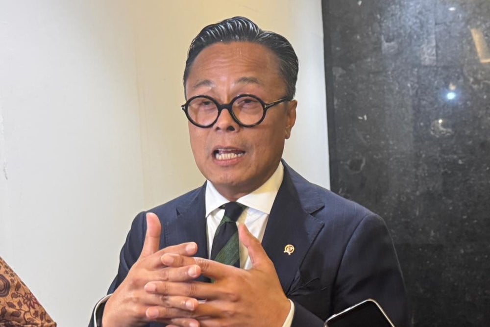 COO BPI Danantara Dony Oskaria usai agenda Indonesia Economic Outlook 2026 di Wisma Danantara, Jumat (13/2/2026). - BISNIS/Afiffah Rahmah.
