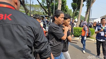 Fakta Mengejutkan: 69 Orang Diamankan di Lokasi Eksekusi Eks Hotel Sultan Bukan Staf Hotel