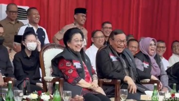 Momen Keakraban Terpancar Saat Megawati Tertawa Lepas Saksikan Tiruan Dirinya di Festival Sejarah