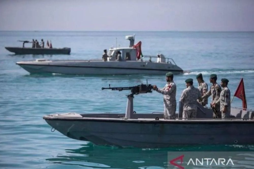Ilustrasi - Kapal patroli milik Korps Garda Revolusi Islam Iran (IRGC) di Selat Hormuz. (ANTARA/Xinhua/aa.)