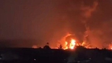 Insiden Kebakaran Hebat Landa Pabrik Karet di Tangerang, Petugas Berjuang Padamkan Api Selama Lima Jam
