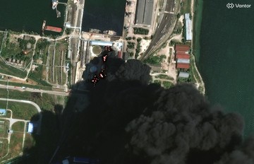 Citra Satelit dan Drone Konfirmasi Skala Kebakaran Besar di Fasilitas Penyimpanan Minyak Krimea