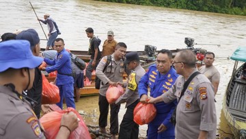 Polda Riau Terus Bergerak: Ekspedisi JALUR Polda Riau Tembus Daerah Terpencil Kampar Bawa Bantuan Kemanusiaan
