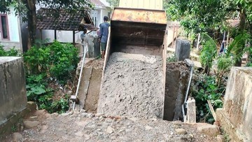 Pemkab Pandeglang Gerak Cepat Tinjau Dua Titik Bencana: Jembatan Ambruk dan Longsor Huntap di Sumur