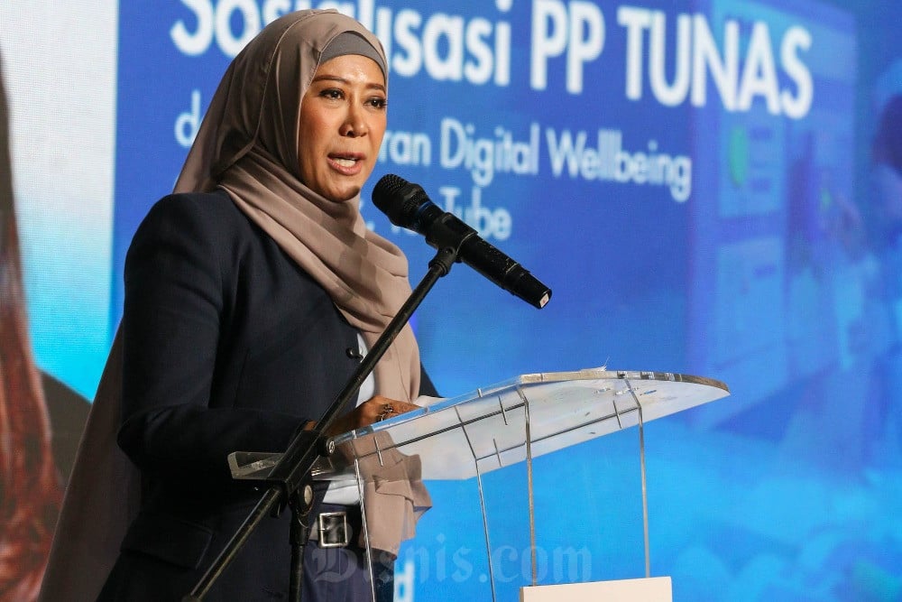 Menteri Komunikasi dan Digital Meutya Hafid memberikan pemaparan pada saat peluncuran Buku Saku: Digital Well-being Pada Remaja di Jakarta, Senin (8/6/2026)./Bisnis-Himawan L. Nugraha