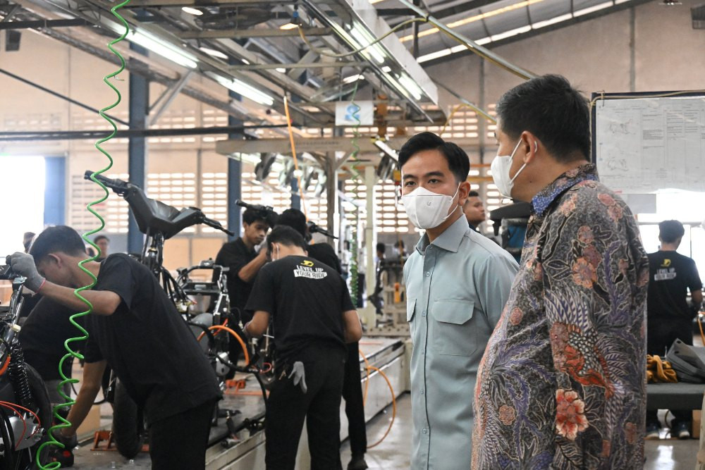 Wakil Presiden Gibran Rakabuming Raka meninjau pabrik motor listrik PT Terang Dunia Internusa (UNTD) Plant III di Tangerang, Banten, Jumat (26/06/2026)/setwapres