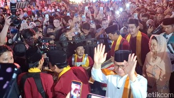 Kemeriahan Malam Puncak HUT Jakarta ke-499: Aroma Betawi Sambut Kedatangan Gubernur dan Wagub di Bundaran HI