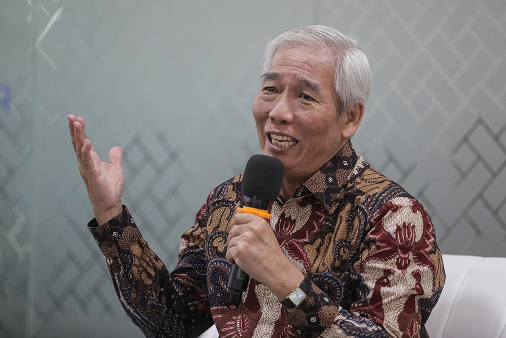 Investor Pasar Modal Lo Kheng Hong memberikan paparan saat Kick Off 4 Dekade Bisnis Indonesia - Bisnis Indonesia Forum di Jakarta, Selasa (10/6/2025). Bisnis/Arief Hermawan P