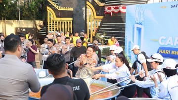 Kolaborasi Unik Polri dan Bobon Santoso Meriahkan CFD Jakarta Sambut Hari Bhayangkara ke-80