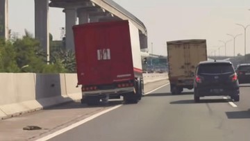 Kronologi Truk Merah Diduga Ngebut dan Zig-Zag di Tol Jagorawi, Polisi Ambil Tindakan