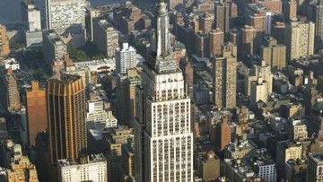 Momen Romantis Berujung Penangkapan: Pasangan Nekat Lamar di Puncak Gedung Pencakar Langit New York