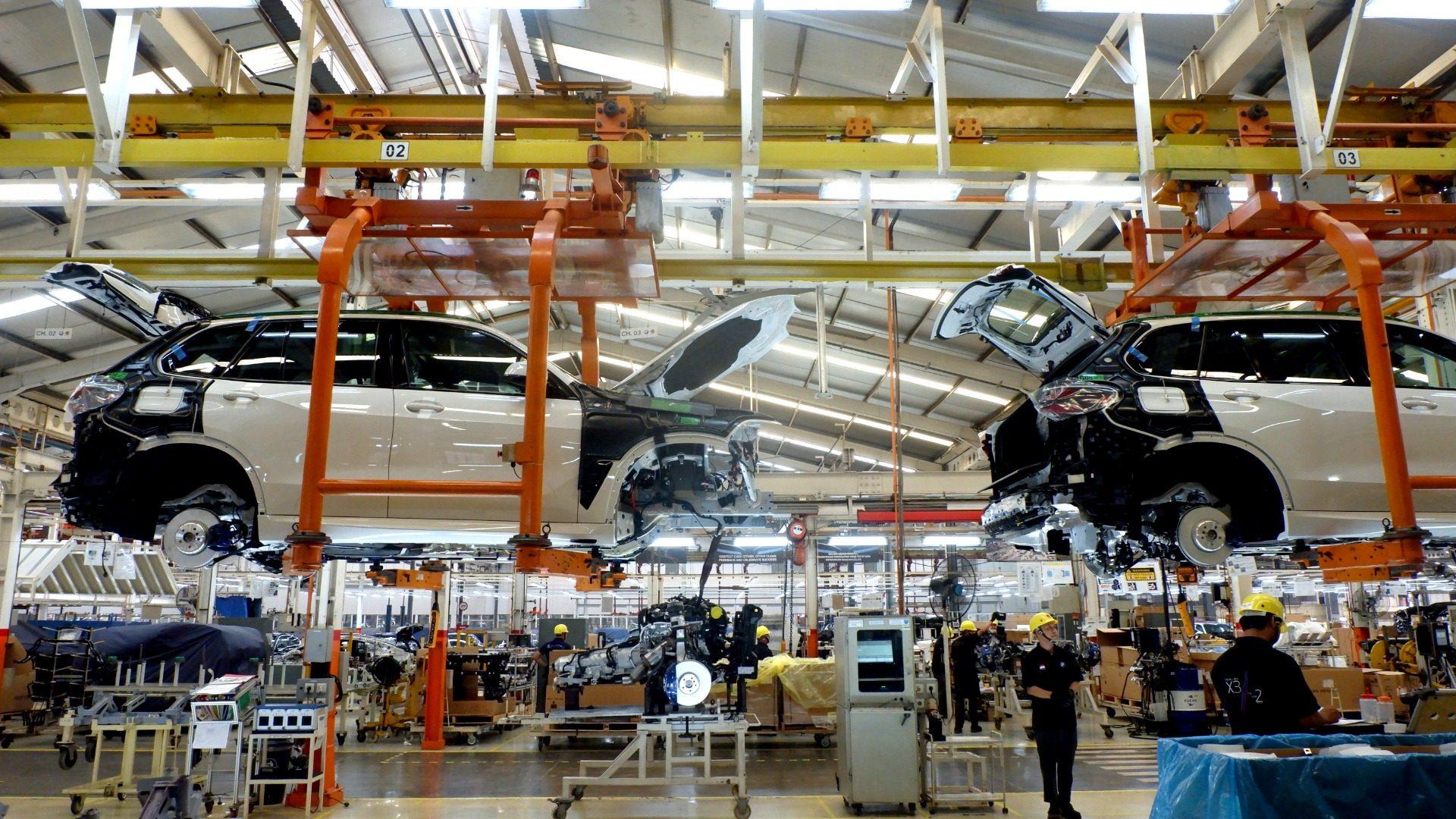 PMI Manufaktur Indonesia Anjlok ke 46,9: Mengapa Pemulihan Sektor Industri Menghadapi Rintangan Berat?