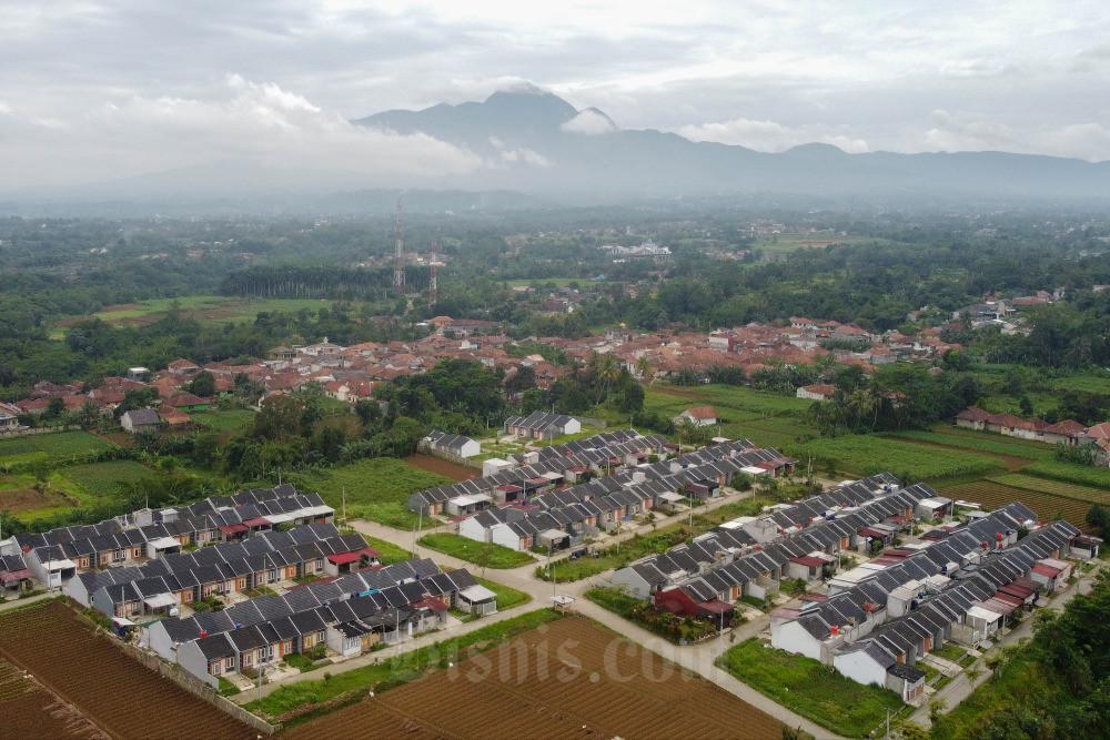 Foto aerial salah satu perumahan subsidi di Ciampea, Bogor, Jawa Barat, Senin (6/1/2023). Bisnis/Himawan L Nugraha