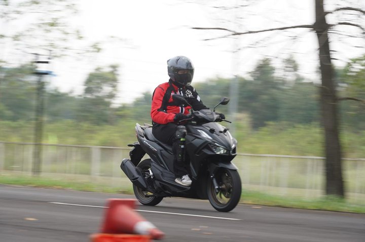 Ilustrasi: Mengupas Tuntas Vario 160 Terbaru: Kombinasi Performa Ngebut dan Efisiensi Bahan Bakar untuk Mobilitas Harian
