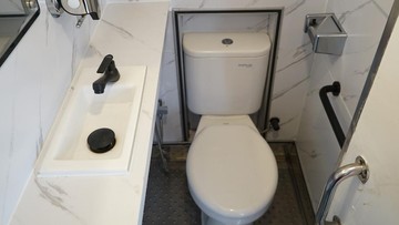 Penemuan Dramatis Bayi Hidup di Toilet Kereta Api Rute Jawa Tengah-Timur, Proses Evakuasi di Solo Balapan