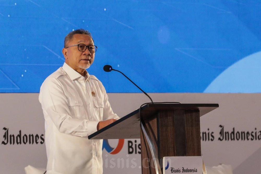 Menteri Koordinator Bidang Pangan Zulkifli Hasan memberikan paparan saat acara Bisnis Indonesia Group (BIG) Conference 2025 di Jakarta, Senin (8/12/2025)./Bisnis-Fanny Kusumawardhani