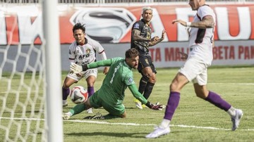 Akhir Babak Sang Penjaga Gawang Brasil: Persik Kediri Resmi Berpisah dengan Leonardo Navacchio