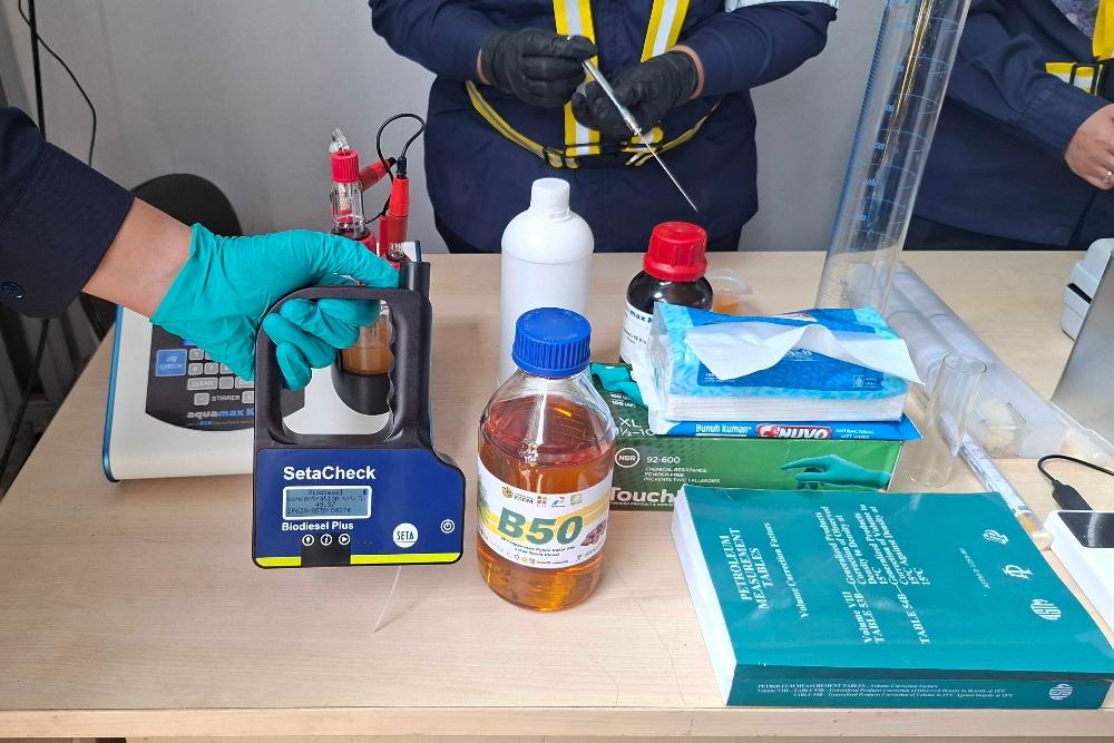Kebijakan bahan bakar biodiesel campuran 50% atau B50 yang resmi berlaku sejak 1 Juli 2026 diproyeksikan menjadi angin segar bagi penyerapan hasil kelapa sawit rakyat di Kalimantan Timur. / Bisnis-Desyinta Nuraini