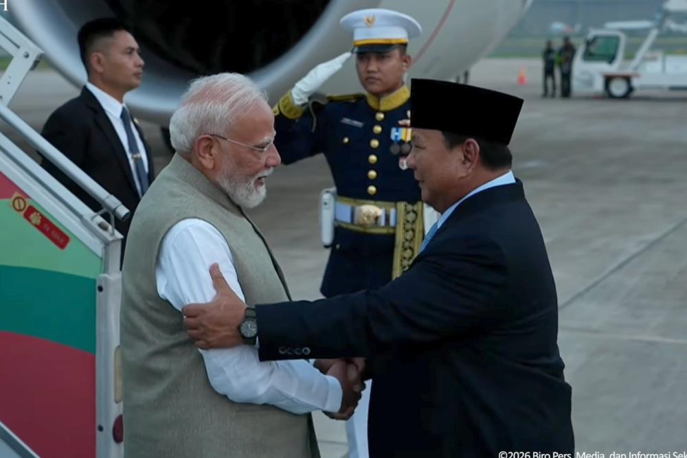 Presiden Prabowo Subianto sambut kedatangan PM India Narendra Modi di Bandara Halim Perdanakusuma, Senin (6/7/2026)./BPMI Sekretariat Presiden