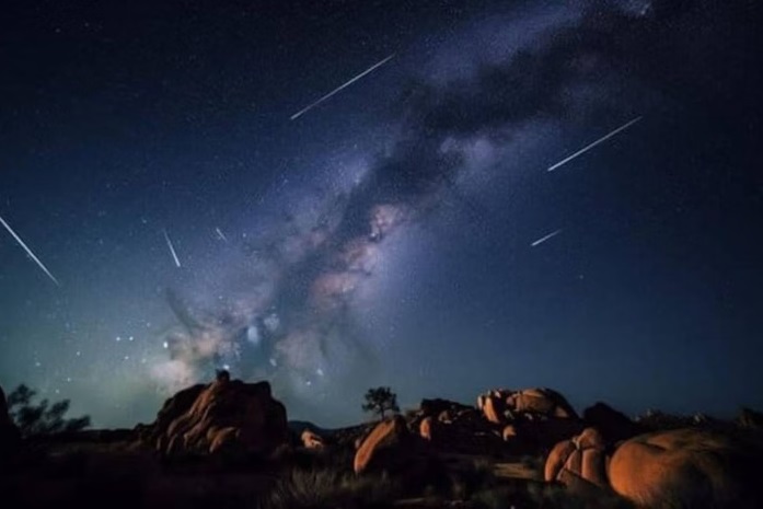 Hujan meteor. DOK Freepik