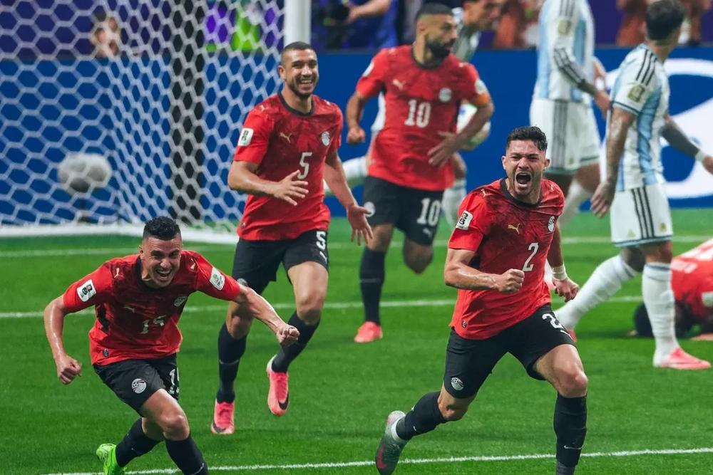 Bek Timnas Mesir Yasser Ibrahim merayakan golnya ke gawang Argentina dalam laga 16 besar Piala Dunia 2026 pada Selasa (7/7/2026)./Dok. https://www.instagram.com/egyptnt/