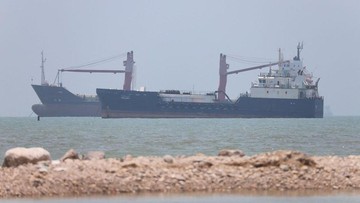 Ketegangan Meningkat: Amerika Serikat Balas Serangan Kapal Komersial di Selat Hormuz