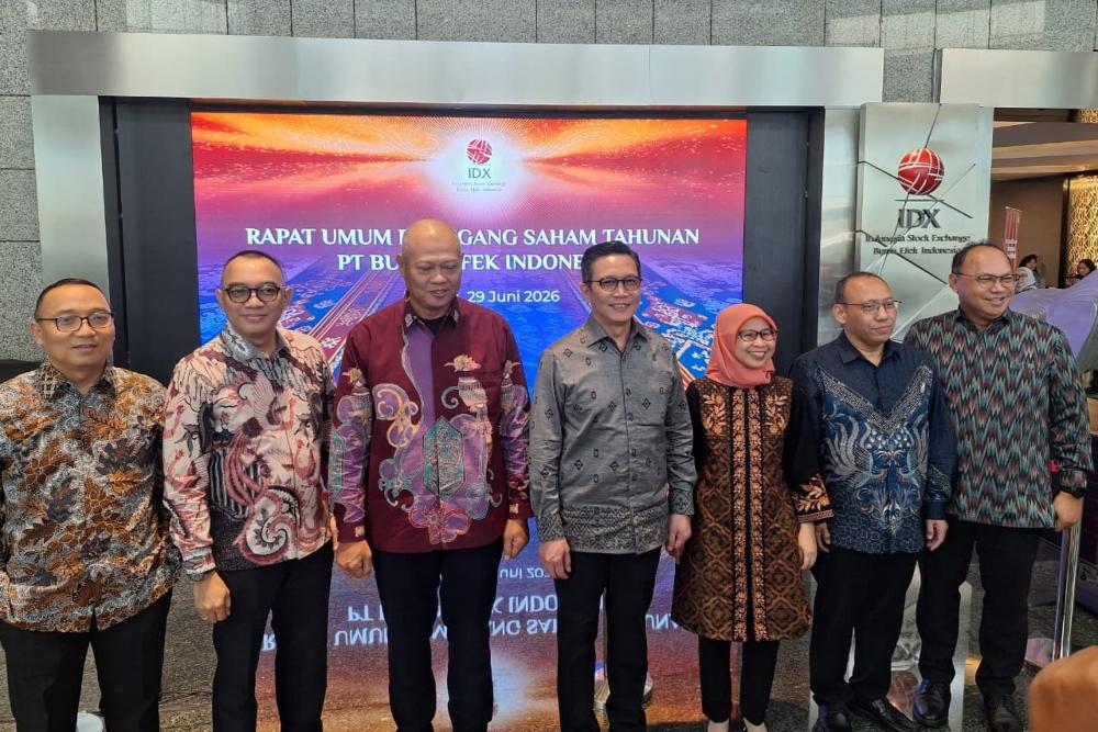 Jajaran direksi PT Bursa Efek Indonesia (BEI) periode 2026–2030 berfoto bersama usai konferensi pers Rapat Umum Pemegang Saham Tahunan (RUPST) 2026 di kantor BEI, Jakarta, Senin (29/6/2026). JIBI/Bisnis/Rama Paramahamsa
