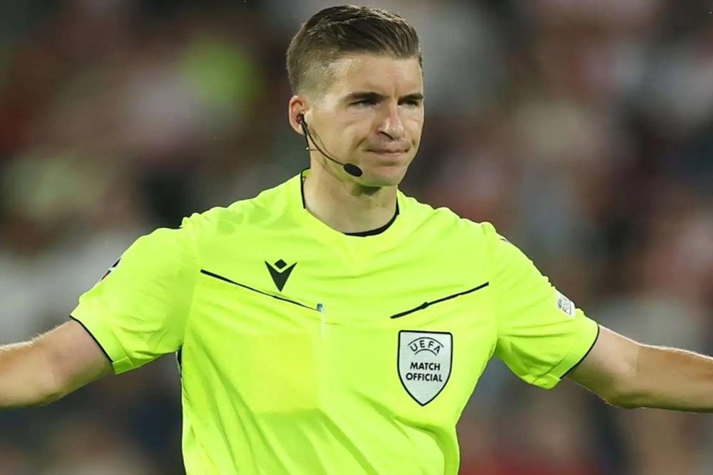 Wasit Francois Letexier menjadi pembicaraan setelah memimpin pertandingan babak 16 besar Piala Dunia 2026 yang mempertemukan Argentina vs Mesir. / Instagram Francois Letexier.