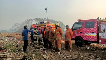 Kebakaran TPA Jatiwaringin Masuki Hari ke-10, Asap Masih Mengepul: Upaya Pemadaman Terus Berlanjut