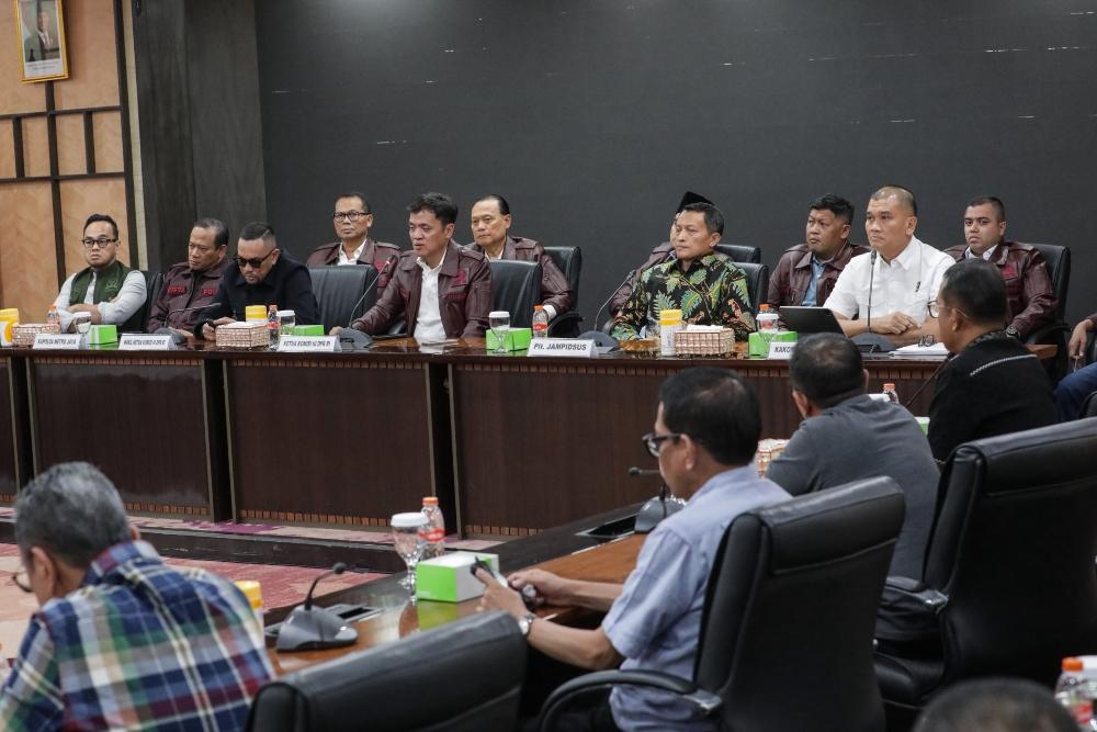 Suasana saat konferensi pers di Kejaksaan Agung, Jakarta, Sabtu (11/7/2026). Polri telah menetapkan mantan Jampidsus Kejagung Febrie Adriansyah sebagai tersangka dalam kasus dugaan korupsi tiga perkara mulai dari blackout batu bara, Asabri hingga Krakatau Steel. JIBI/Bisnis/Fanny Kusumawardhani