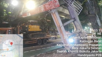 Truk Alat Berat Hantam JPO Tendean, Struktur Kritis Nyaris Roboh