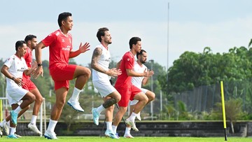 Evaluasi Intensif Timnas Indonesia: Herdman Puji Kekuatan Mental dan Kekeluargaan Pemain