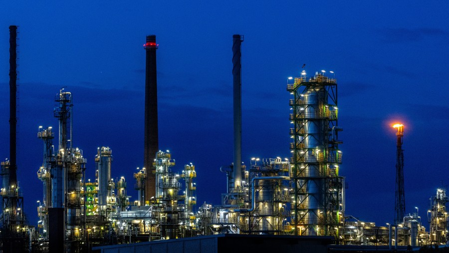 Kilang minyak PCK Schwedt yang dioperasikan oleh PCK Raffinerie GmbH, anak perusahaan Rosneft Oil Co./Bloomberg-Krisztian Bocsi
