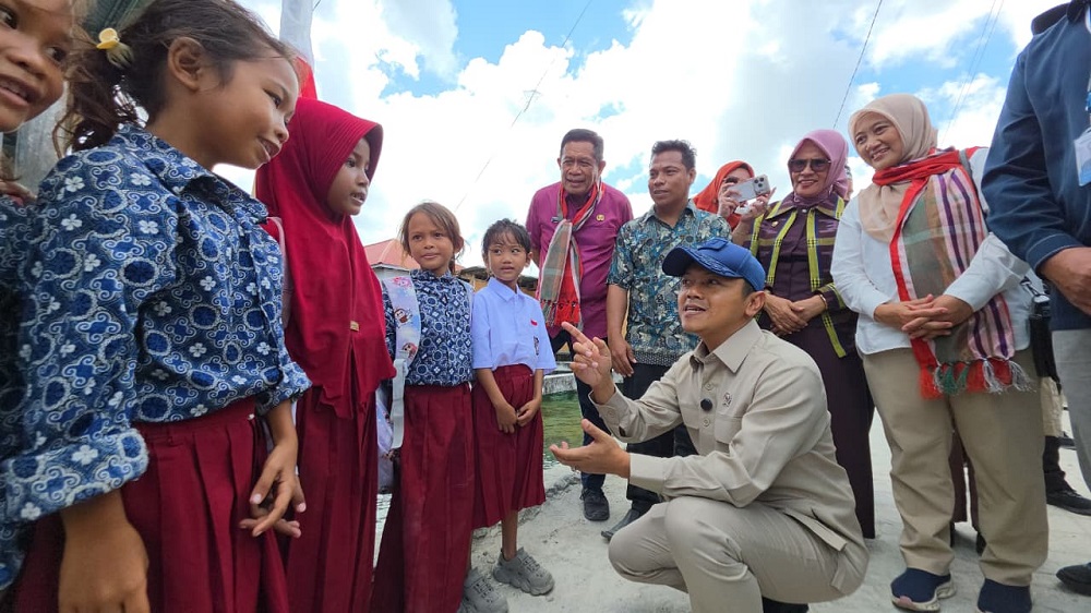 Wakil Menteri Pendidikan Dasar dan Menengah, Fajar Riza Ul Haq, mengunjungi sekolah di Wakatobi. DOK Kemendikdasmen