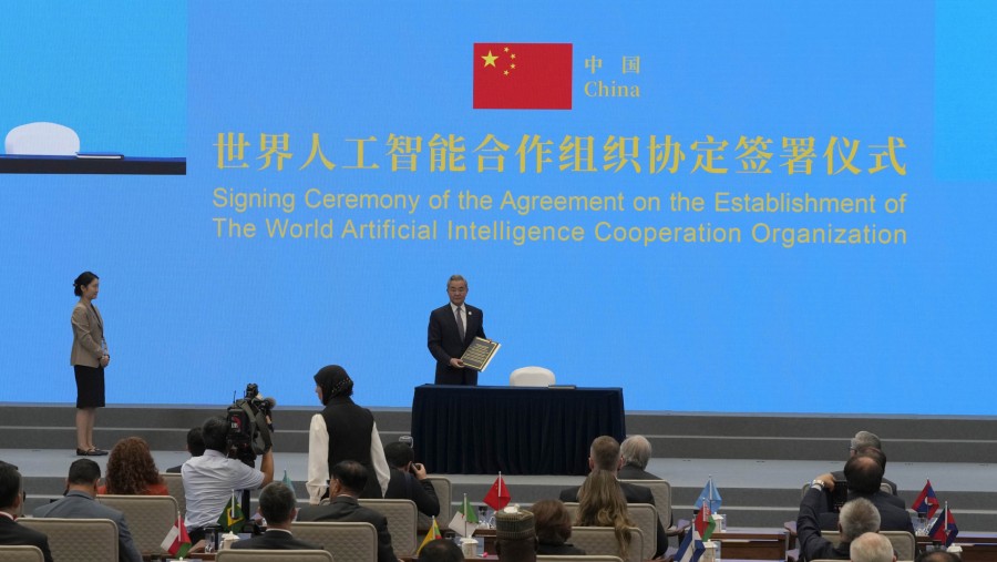 Atas inisiatif China, lembaga baru World Artificial Intelligence Cooperation Organization berdiri. Indonesia ikut sebagai founding member. (Bloomberg)