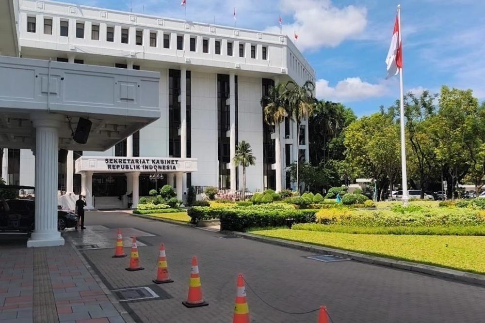 Pintu Istana Kepresidenan yang selama puluhan tahun identik dengan ruang kekuasaan perlahan berubah menjadi ruang publik, khususnya anak sekolah. / Bisnis-Akbar Evandio