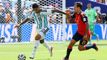 Momen Canggung di Podium: Romero Argentina Hindari Jabat Tangan Donald Trump Pasca Final Piala Dunia