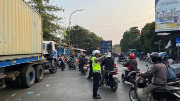 Kemacetan Parah Landa Cakung Jakarta Timur Pagi Ini, Arus Lalin Terhambat Dua Arah
