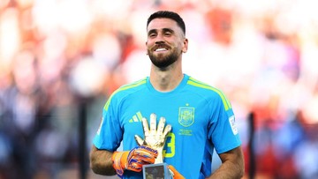Momen Akrab dan Viral di Perayaan Juara Spanyol: Ciuman Tak Terduga Unai Simon dan Yeremy Pino