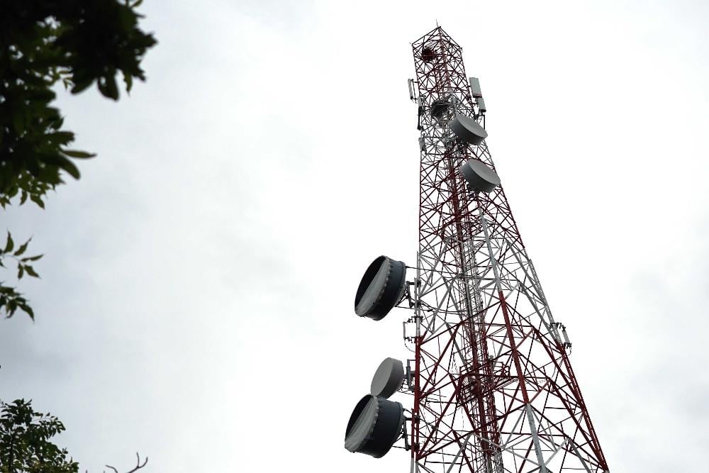 Menara telekomunikasi dengan jaringan 4G dan 5G/Telkomsel