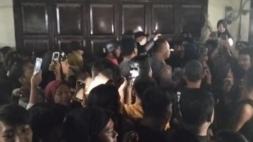 Oknum Guru ASN di Tanjungbalai Diduga Cabuli Siswa, Rumahnya Digeruduk Warga