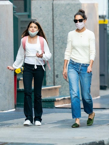 Suri Cruise dan Katie Holmes. Foto: Gotham/GC Images