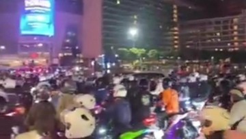 Aksi Kumpul Tengah Malam Pemotor di HI Picu Kemacetan, Polisi Lakukan Tindakan Pembubaran